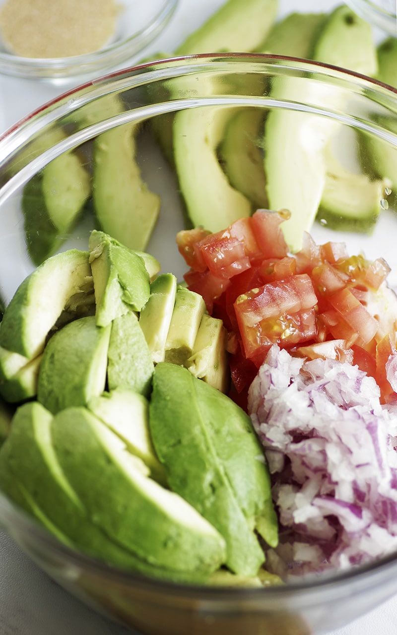 guacamole with tomatoes