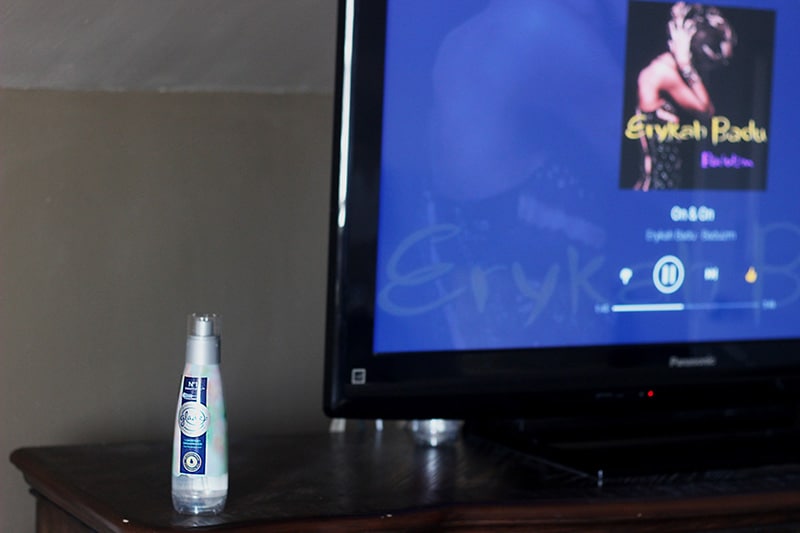 glade fine mist with pandora playing on the TV