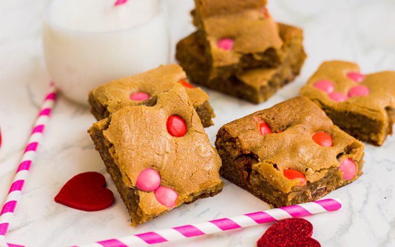 valentine's day blonde brownies