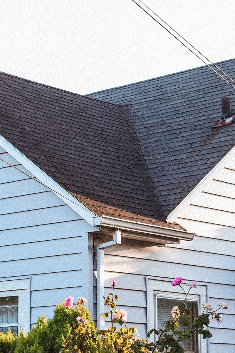 inspect the roof when buying a new home