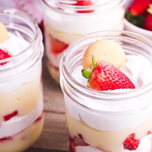 Strawberry Cheesecake Icebox Cake in a Jar