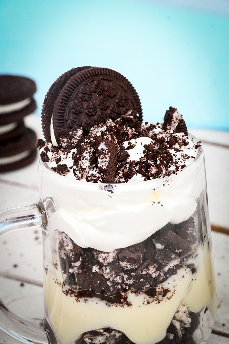 Mini oreo cookies and cream trifile