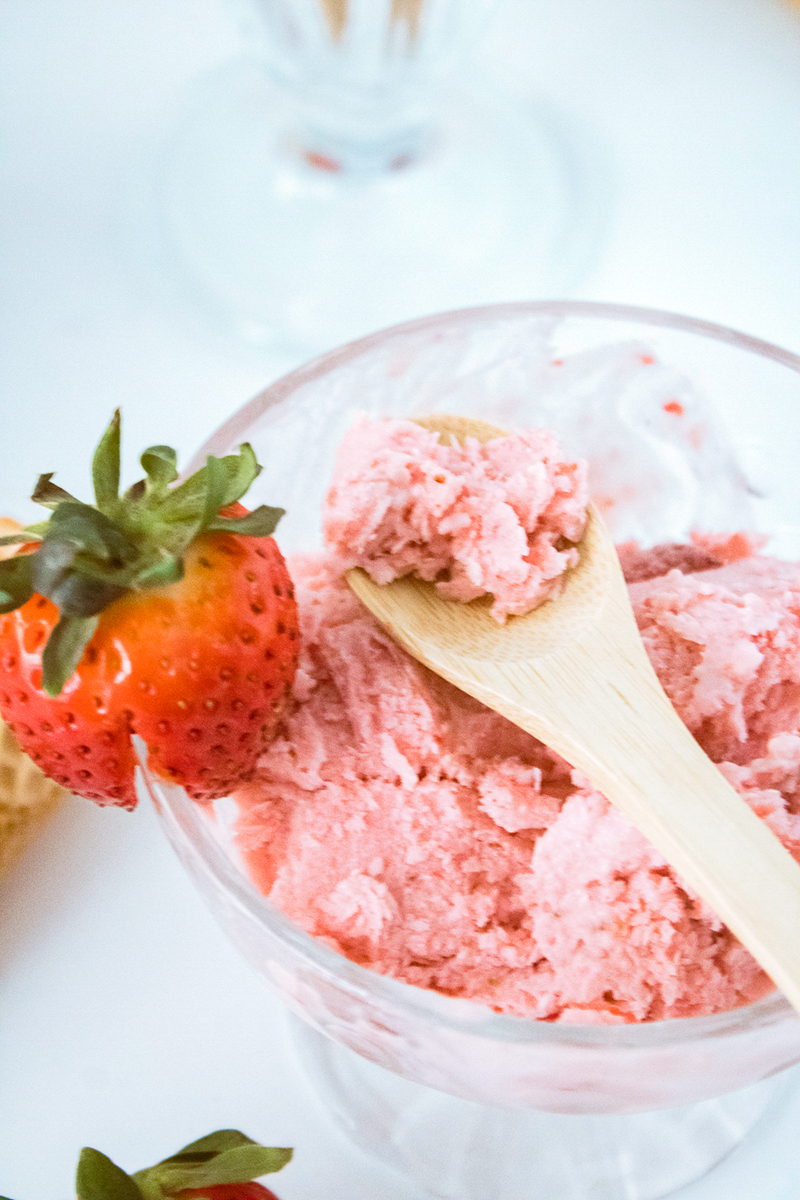 Dairy Free Strawberry Ice cream [No Churn, Vegan]