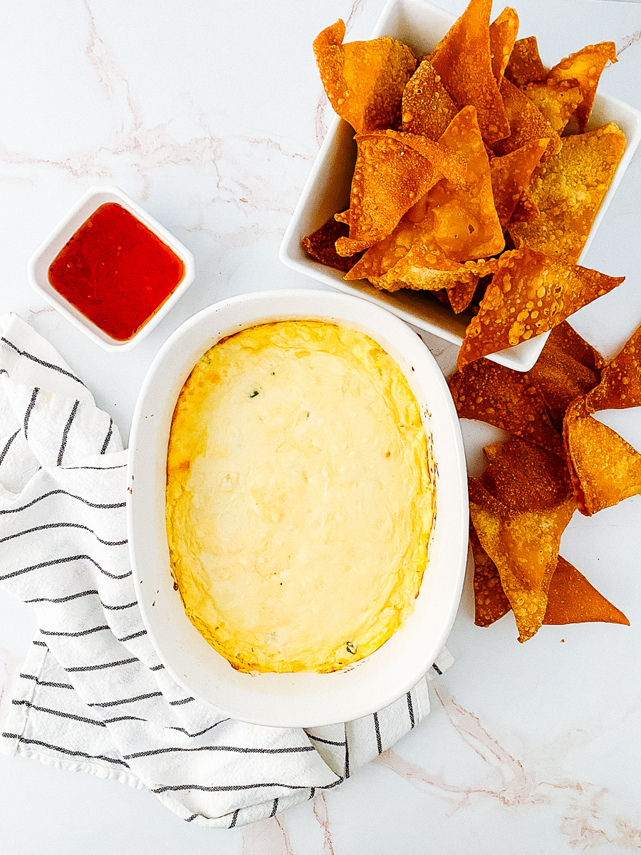 Creamy cheesy crab rangoon dip