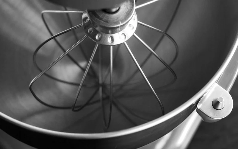 stand mixer with mixing bowl