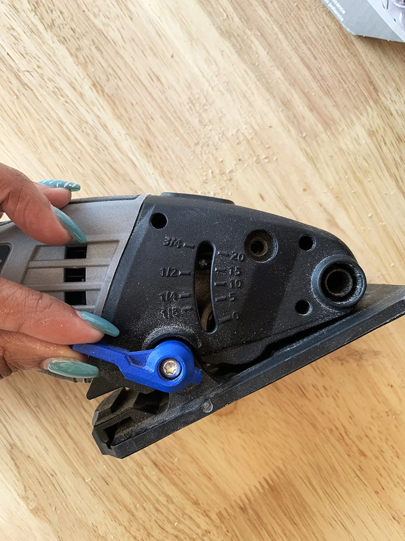 adjustments for the cutting depth on sawmax