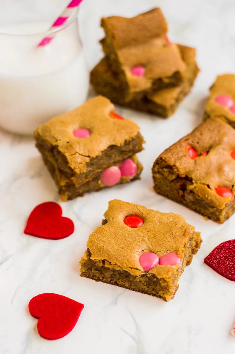 m-and-m-valentines-day-blondie-brownies-4 | Kenya Rae delicious blond brownies made with valentine's M&M candies.
