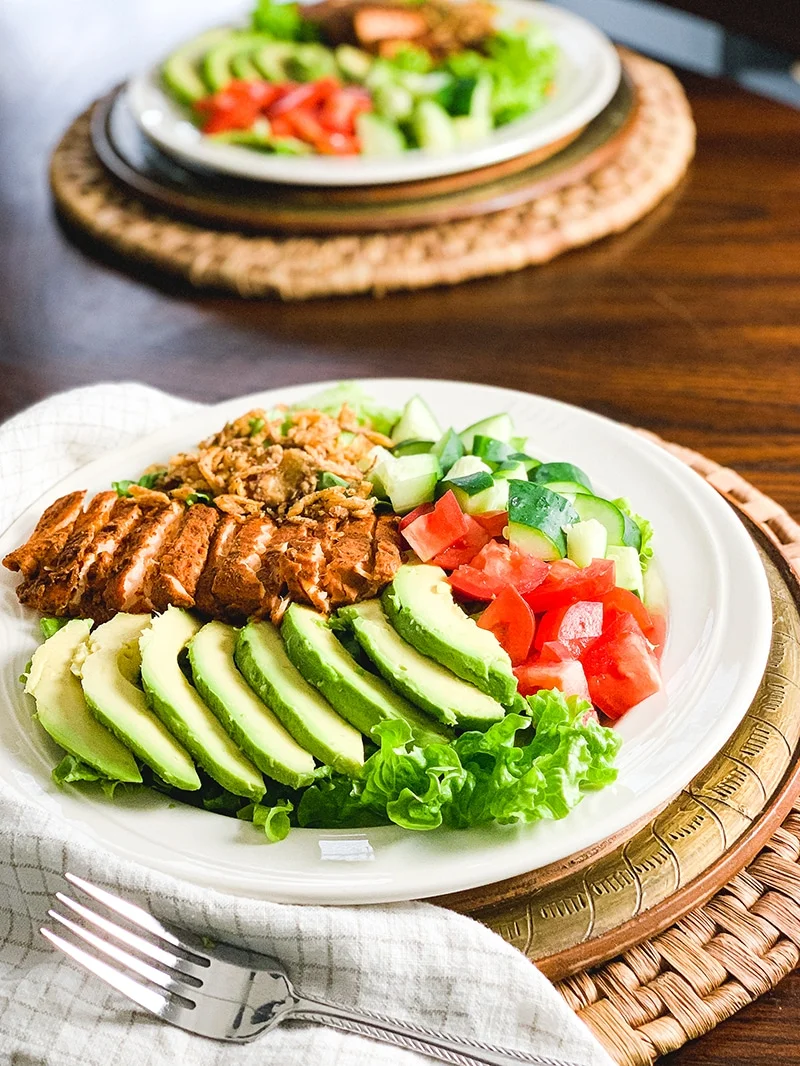 mediterranean blackened salmon sallad