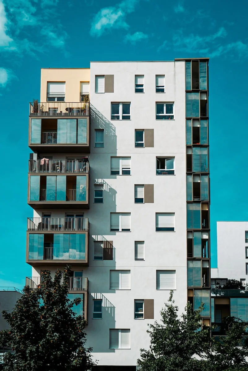 | Kenya Rae high-rise apartment building